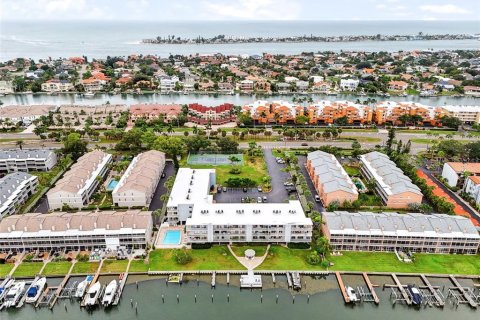 Copropriété à vendre à Saint Petersburg, Floride: 2 chambres, 103.12 m2 № 2409879 - photo 30