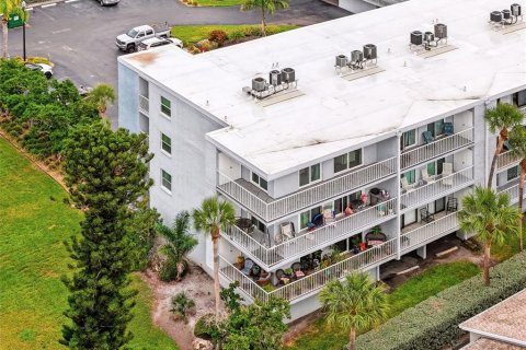 Copropriété à vendre à Saint Petersburg, Floride: 2 chambres, 103.12 m2 № 2409879 - photo 2