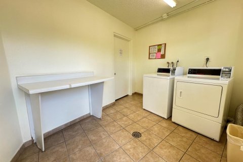 Condo in Deerfield Beach, Florida, 1 bedroom  № 2240115 - photo 22
