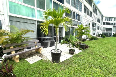 Condo in Deerfield Beach, Florida, 1 bedroom  № 2240115 - photo 2