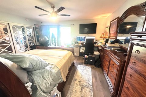 Condo in Deerfield Beach, Florida, 1 bedroom  № 2240115 - photo 13