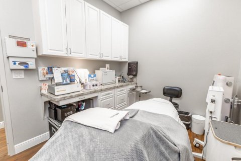 Propiedad comercial en alquiler en Lady Lake, Florida, 344.67 m2 № 1619434 - foto 16