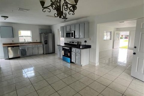 Villa ou maison à vendre à Orlando, Floride: 4 chambres, 141.3 m2 № 2155917 - photo 4