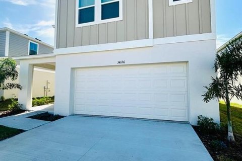 House in Wesley Chapel, Florida 5 bedrooms, 229.47 sq.m. № 1906447 - photo 1