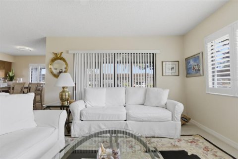 Condo in Clearwater, Florida, 2 bedrooms № 2208454 - photo 16