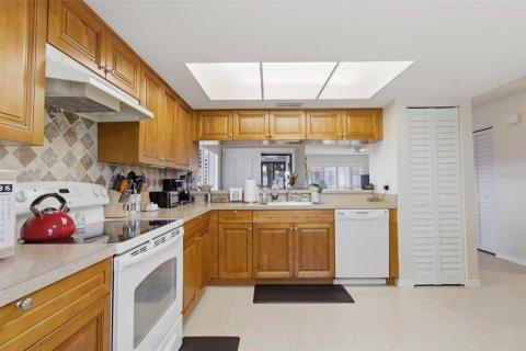 Condo in Clearwater, Florida, 2 bedrooms № 2208454 - photo 10