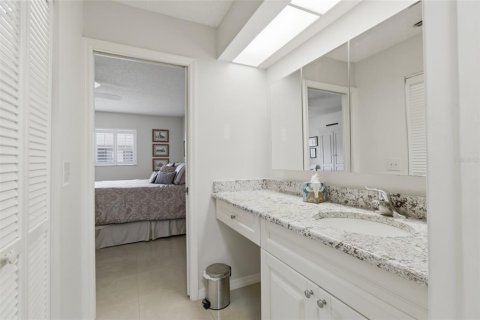 Condo in Clearwater, Florida, 2 bedrooms № 2208454 - photo 19