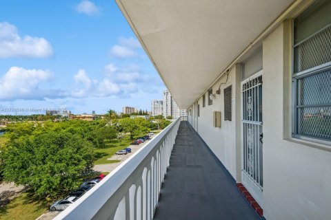 Copropriété à vendre à Aventura, Floride: 1 chambre, 71.35 m2 № 1875223 - photo 2