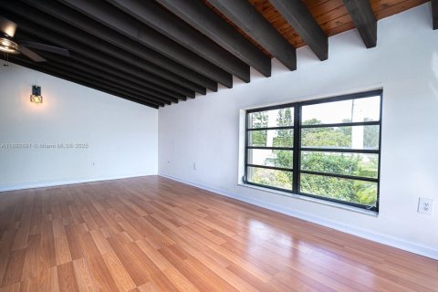 Immobilier commercial à louer à Miami, Floride: 1 chambre, 324.97 m2 № 1945214 - photo 8