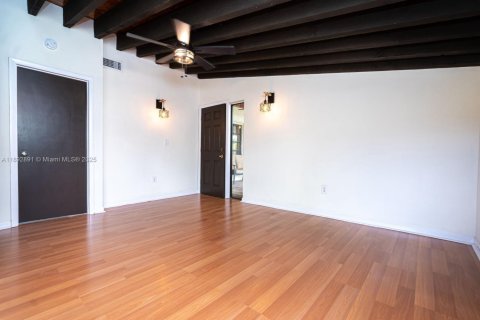 Immobilier commercial à louer à Miami, Floride: 1 chambre, 324.97 m2 № 1945214 - photo 7