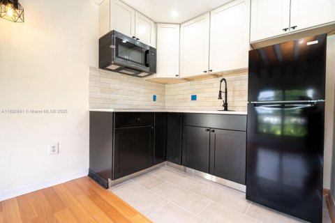Immobilier commercial à louer à Miami, Floride: 1 chambre, 324.97 m2 № 1945214 - photo 14