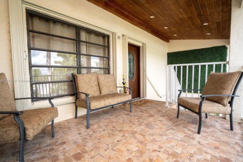 Immobilier commercial à louer à Miami, Floride: 1 chambre, 324.97 m2 № 1945214 - photo 6