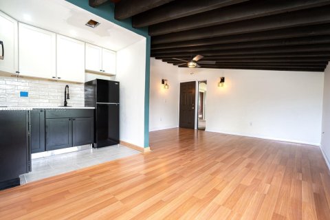 Immobilier commercial à louer à Miami, Floride: 1 chambre, 324.97 m2 № 1945214 - photo 13
