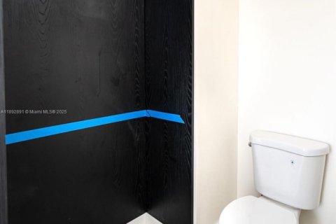 Immobilier commercial à louer à Miami, Floride: 1 chambre, 324.97 m2 № 1945214 - photo 17