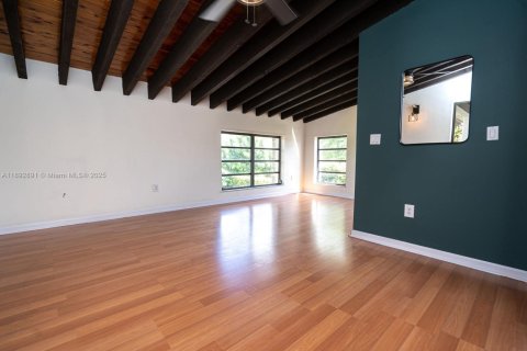 Immobilier commercial à louer à Miami, Floride: 1 chambre, 324.97 m2 № 1945214 - photo 10