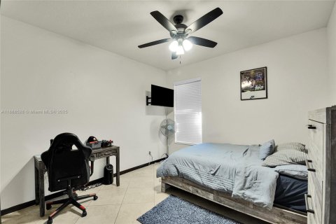Casa en venta en Cape Coral, Florida, 3 dormitorios, 239.78 m2 № 1942414 - foto 19