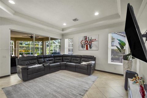 Casa en venta en Cape Coral, Florida, 3 dormitorios, 239.78 m2 № 1942414 - foto 28