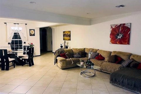 Casa en venta en Cape Coral, Florida, 3 dormitorios, 239.78 m2 № 1942414 - foto 7