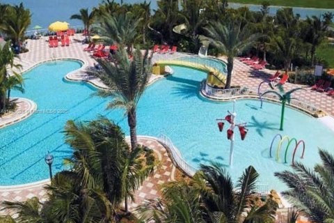 Casa en venta en Cape Coral, Florida, 3 dormitorios, 239.78 m2 № 1942414 - foto 14