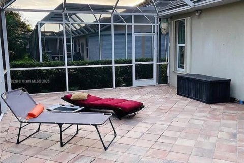 Casa en venta en Cape Coral, Florida, 3 dormitorios, 239.78 m2 № 1942414 - foto 11