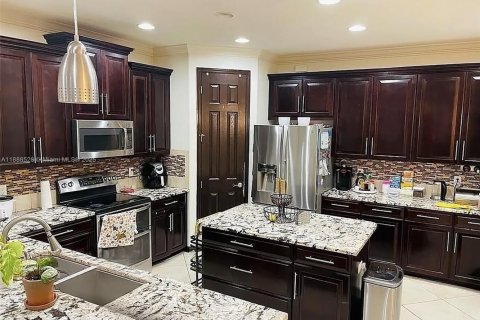 Casa en venta en Cape Coral, Florida, 3 dormitorios, 239.78 m2 № 1942414 - foto 4