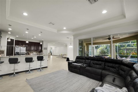 Casa en venta en Cape Coral, Florida, 3 dormitorios, 239.78 m2 № 1942414 - foto 29