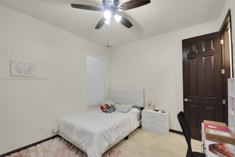 Casa en venta en Cape Coral, Florida, 3 dormitorios, 239.78 m2 № 1942414 - foto 24