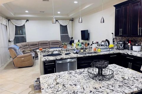 Casa en venta en Cape Coral, Florida, 3 dormitorios, 239.78 m2 № 1942414 - foto 6