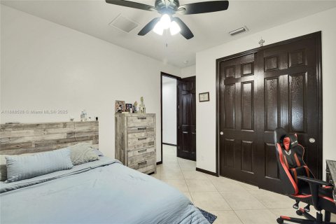 Casa en venta en Cape Coral, Florida, 3 dormitorios, 239.78 m2 № 1942414 - foto 20