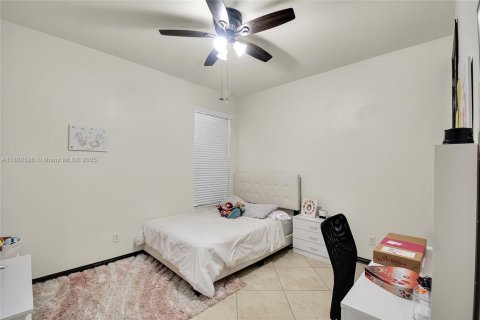 Casa en venta en Cape Coral, Florida, 3 dormitorios, 239.78 m2 № 1942414 - foto 22