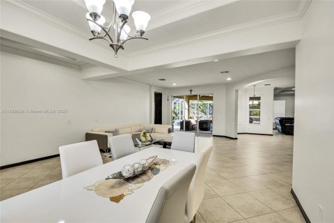 Casa en venta en Cape Coral, Florida, 3 dormitorios, 239.78 m2 № 1942414 - foto 16
