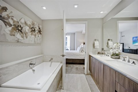 Copropriété à vendre à Miami, Floride: 3 chambres, 147.9 m2 № 1945164 - photo 12