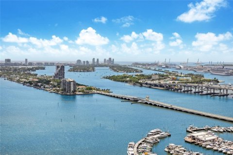 Copropriété à vendre à Miami, Floride: 3 chambres, 147.9 m2 № 1945164 - photo 2