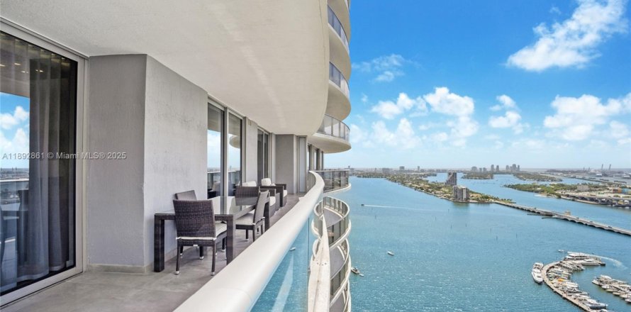 Condo à Miami, Floride, 3 chambres № 1945164