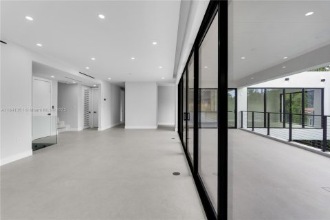 House in Key Biscayne, Florida 6 bedrooms, 327.02 sq.m. № 1836676 - photo 8