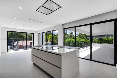 House in Key Biscayne, Florida 6 bedrooms, 327.02 sq.m. № 1836676 - photo 20