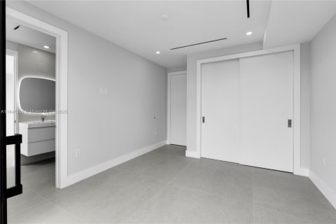 House in Key Biscayne, Florida 6 bedrooms, 327.02 sq.m. № 1836676 - photo 30
