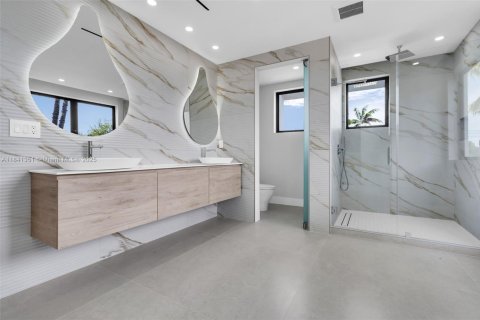 House in Key Biscayne, Florida 6 bedrooms, 327.02 sq.m. № 1836676 - photo 22
