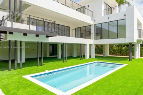 House in Key Biscayne, Florida 6 bedrooms, 327.02 sq.m. № 1836676 - photo 7