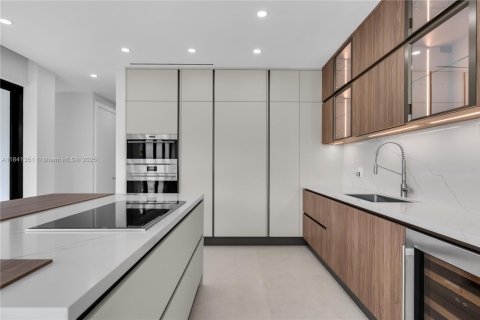 House in Key Biscayne, Florida 6 bedrooms, 327.02 sq.m. № 1836676 - photo 19