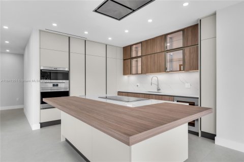 House in Key Biscayne, Florida 6 bedrooms, 327.02 sq.m. № 1836676 - photo 15