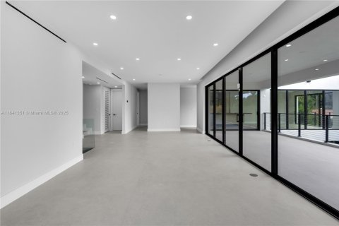 House in Key Biscayne, Florida 6 bedrooms, 327.02 sq.m. № 1836676 - photo 9
