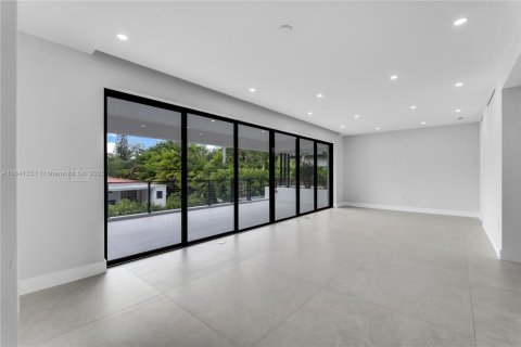House in Key Biscayne, Florida 6 bedrooms, 327.02 sq.m. № 1836676 - photo 10