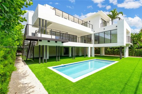 House in Key Biscayne, Florida 6 bedrooms, 327.02 sq.m. № 1836676 - photo 5