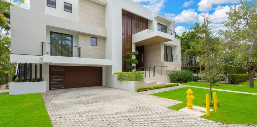 House in Key Biscayne, Florida 6 bedrooms, 327.02 sq.m. № 1836676