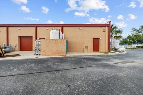 Immobilier commercial à vendre à Oldsmar, Floride: 357.67 m2 № 1616825 - photo 2