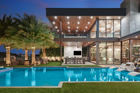 House in Fort Lauderdale, Florida 6 bedrooms, 1215.53 sq.m. № 1098988 - photo 1
