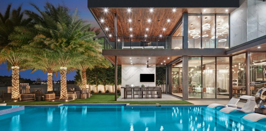 House in Fort Lauderdale, Florida 6 bedrooms, 1215.53 sq.m. № 1098988