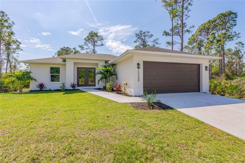 House in North Port, Florida 4 bedrooms, 173.54 sq.m. № 1823237 - photo 1