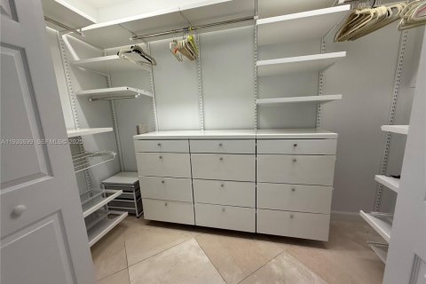 Снять в аренду кондоминиум в Авентура, Флорида 3 спальни, 124.21м2, № 1989464 - фото 6